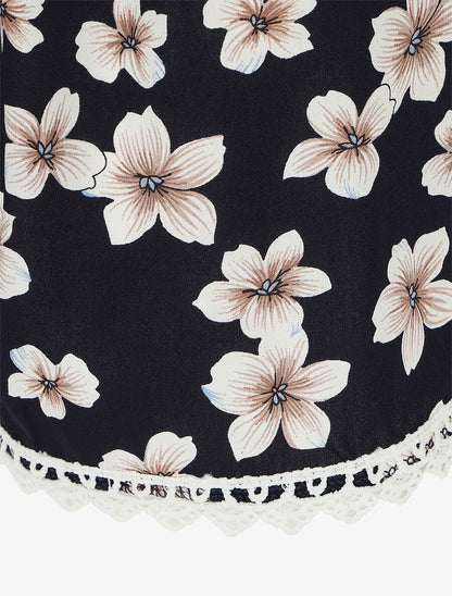 Short fleuri à bords en crochet - Noir - 3