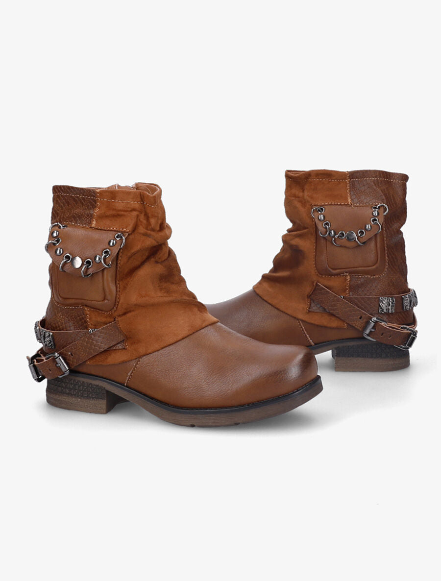 Bottines à pochette cloutée et sangles - Camel - 4