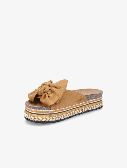 Claquettes en suédine à noeud et semelle stylisée - Camel - 3