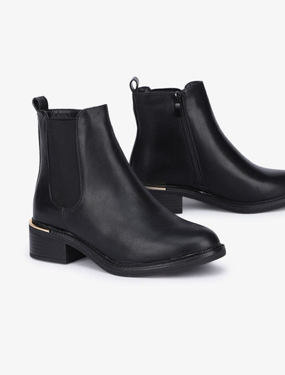 Bottines basiques à détails dorés stylisés - Noir - 5